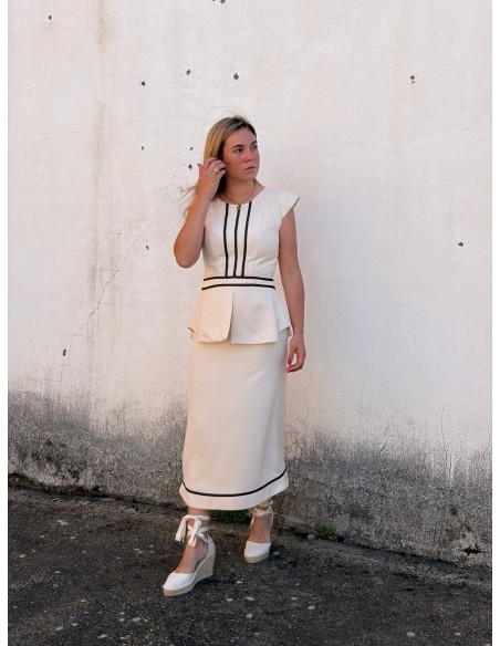 Robe d'invité midi en tissu léger et à volants