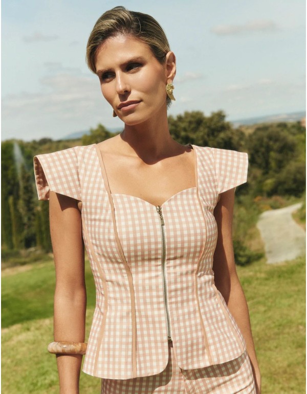 Top vichy beige avec effet corset et bas péplum