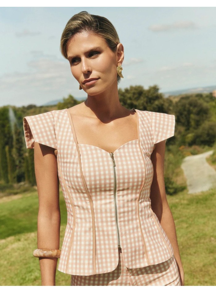Top beige de vichy con efecto corsé y bajo peplum