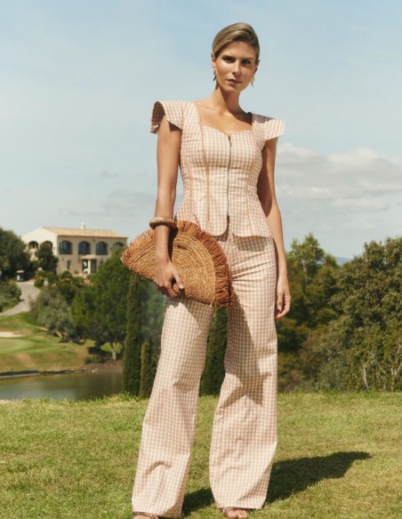 Top beige con pantalón a juego