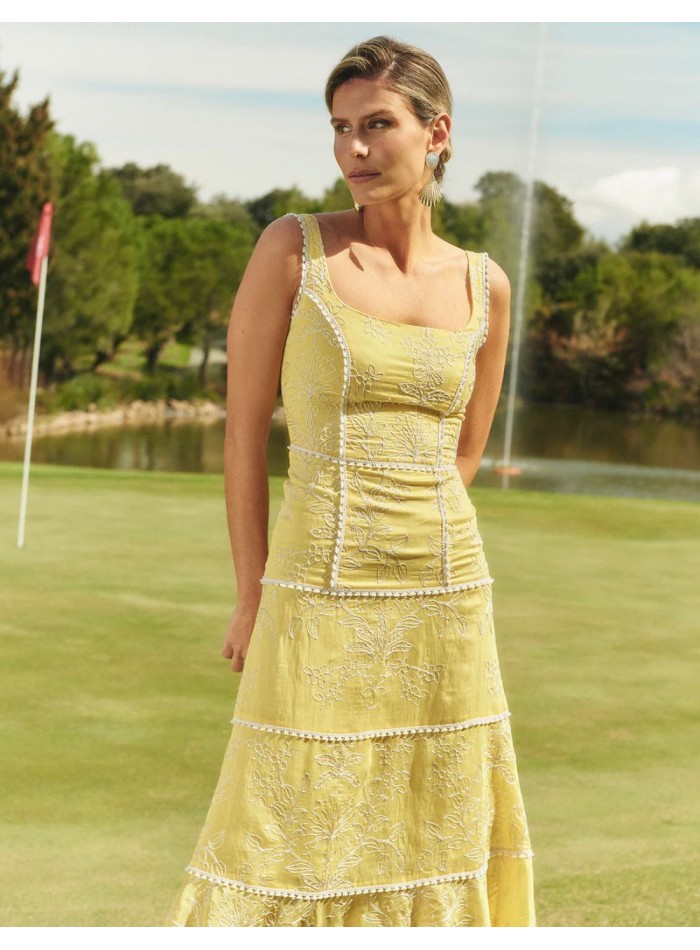 Robe midi brodée jaune avec larges bretelles et...