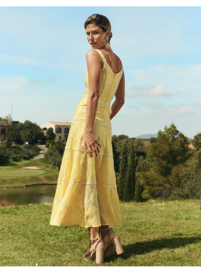 Vestido midi amarillo bordado con falda de vuelo