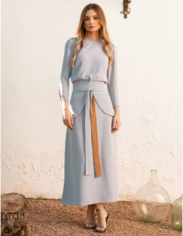 Flared skirt in lavender color with ruffle at the waist...