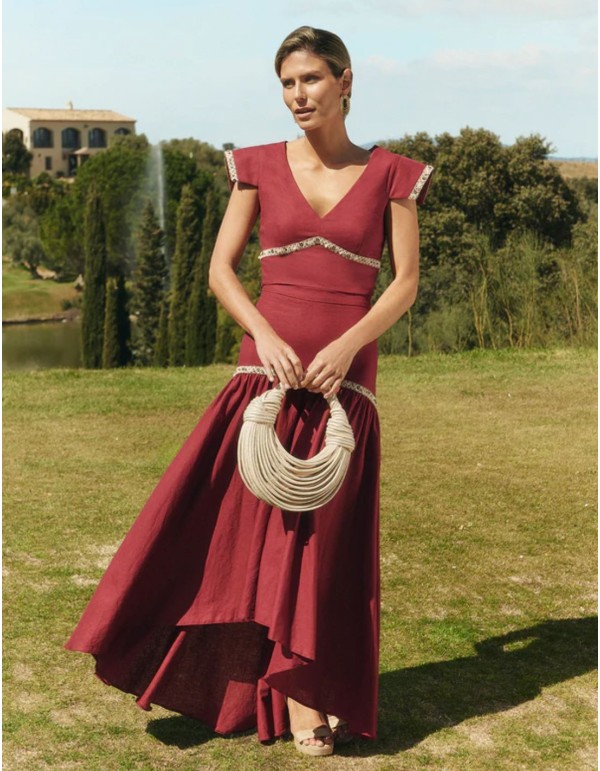 Falda cereza asimétrica con vuelo y detalles artesanales en lino 2