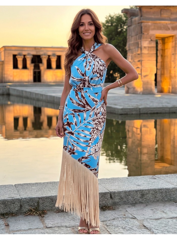 Robe dos nu avec franges : le modèle le plus spécial pour les invités qui recherchent le mouvement et le style