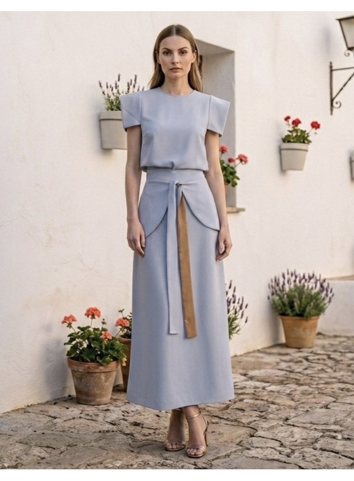 Short sleeve lavender colored guest top