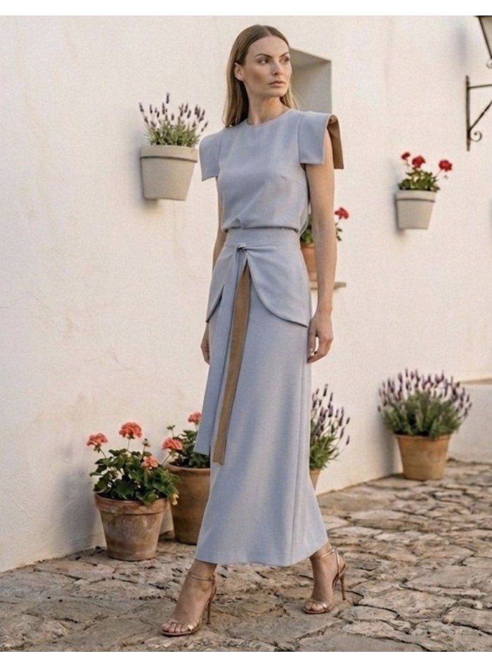 Short sleeve lavender colored guest top