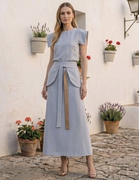 Short sleeve lavender colored guest top