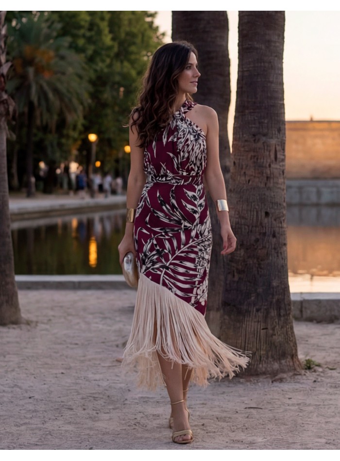 Maroon halter dress with bangs: elegance and movement for sophisticated guests