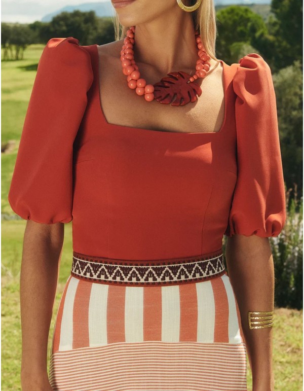 Guest top with puffed sleeves and square neckline 2