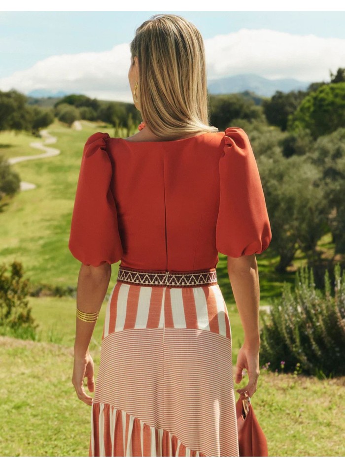 Guest top with puffed sleeves and square neckline