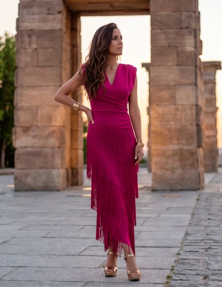 Robe longue frangée Bougainvillier. Un modèle conçu pour les invitées qui veulent briller par leur propre style.