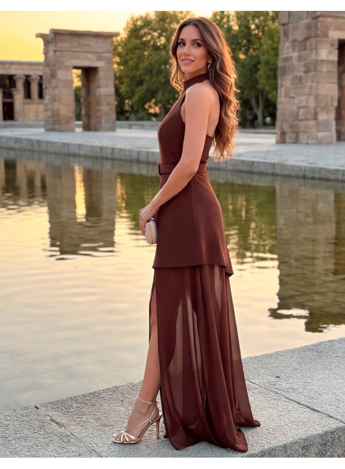 Robe brune dos nu avec jupe en mousseline de soie