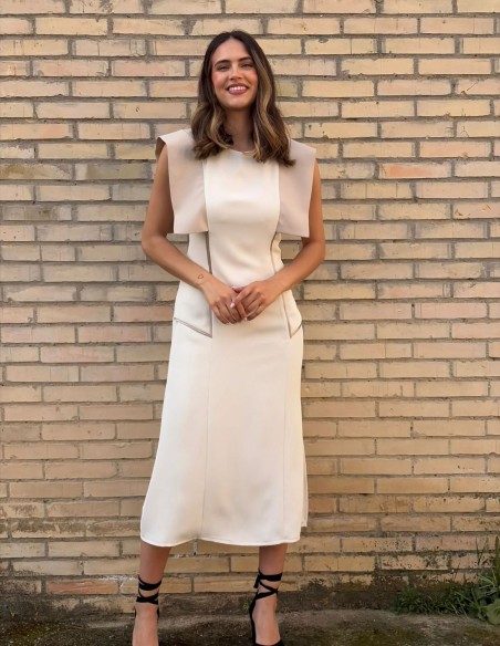 Robe midi ivoire avec structure sur les épaules pour l'invitée