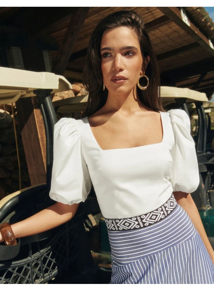 Guest top with square neckline and puff sleeves