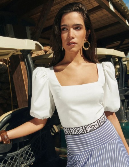 Guest top with square neckline and puff sleeves