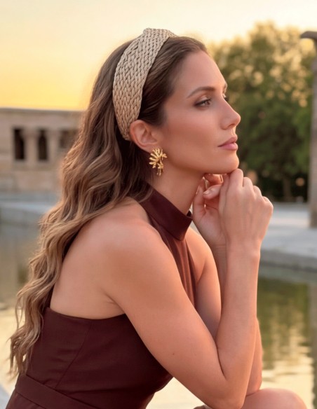 Diadema tejida realizada de manera artesanal: el accesorio natural y elegante que transforma tu look