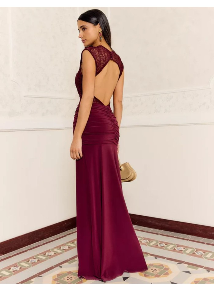 Vestido largo con silueta ceñida y combinación...