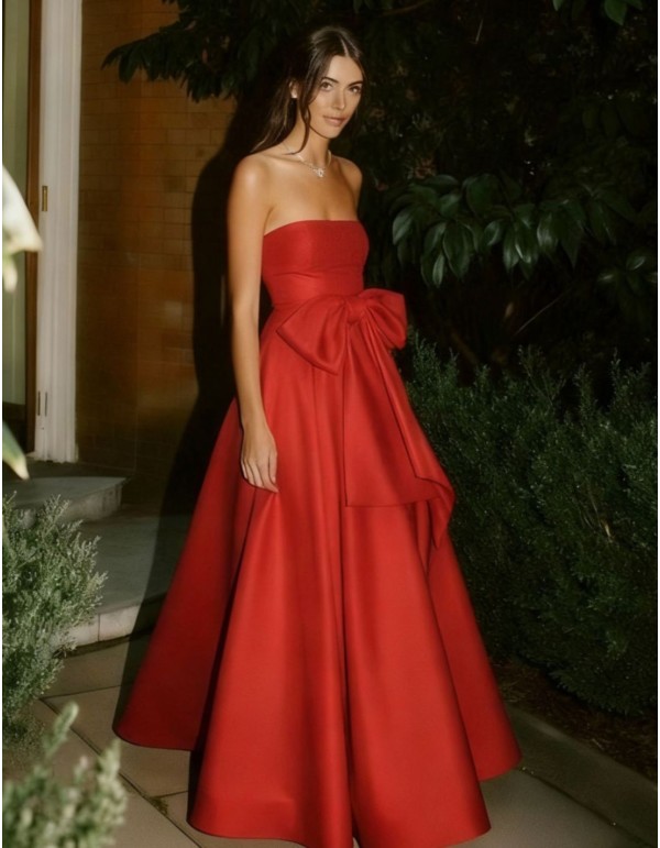 Vestido largo rojo estructurado con lazo palabra de honor