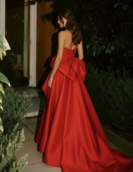 Robe longue rouge structurée avec nœud bustier