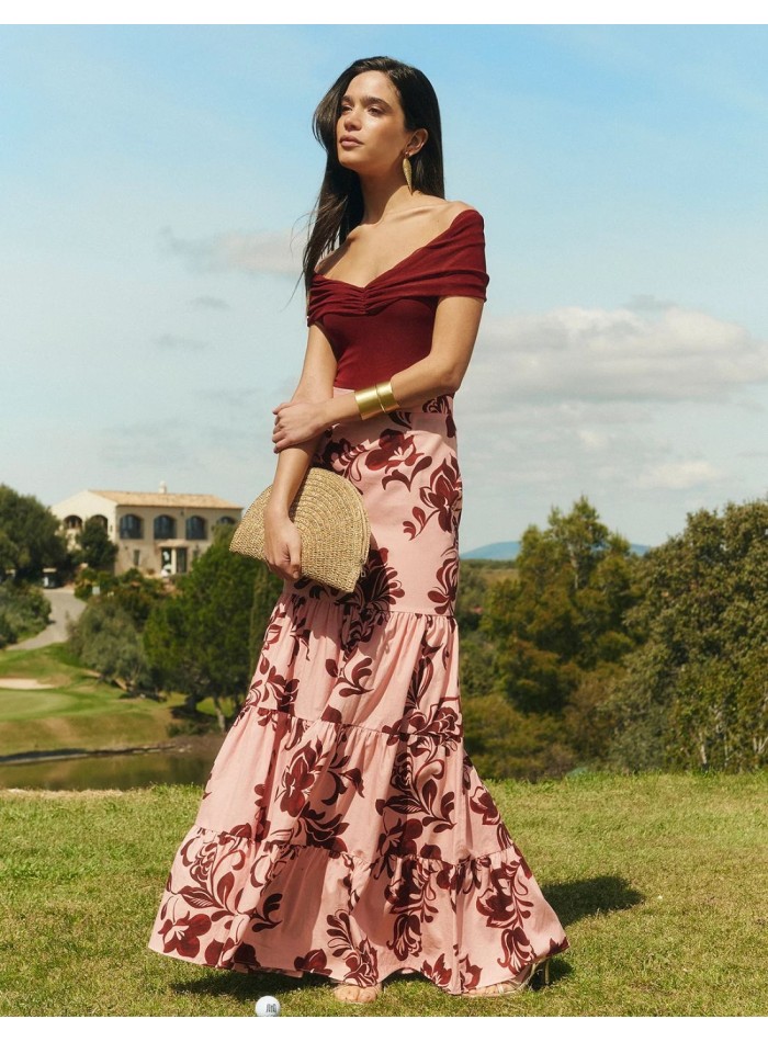Long skirt with floral print in shades of pink