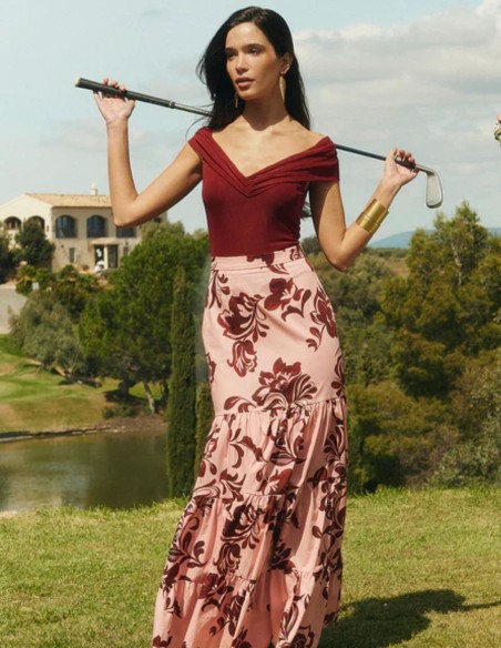 Falda larga de corte canastero con estampado floral y cascada de volantes