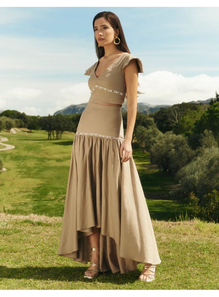 Falda midi con corte en la cadera y volante en cascada camel