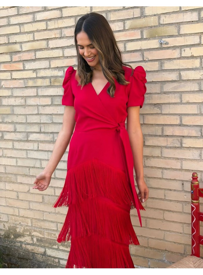 Vestido midi cruzado con falda de flecos rojo