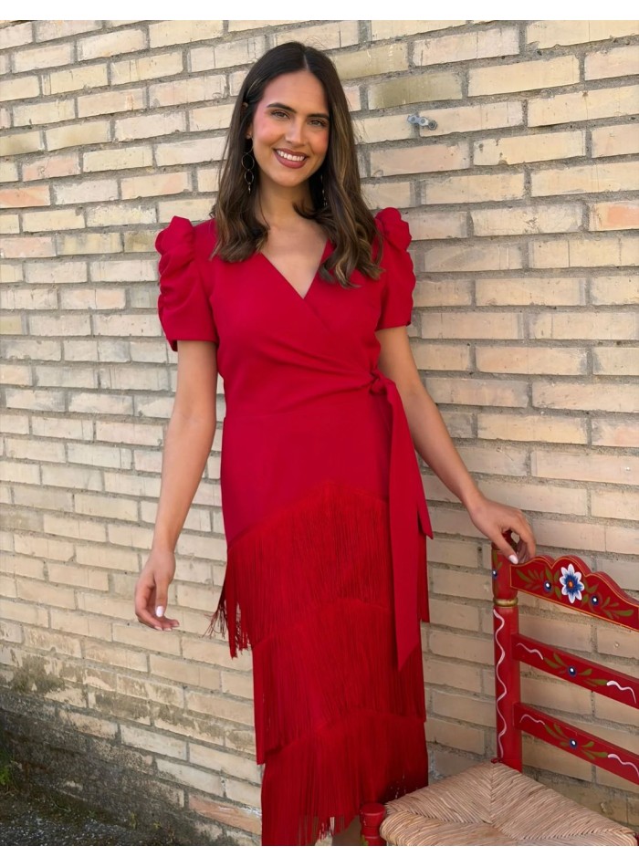 Vestido midi cruzado rojo con falda de flecos