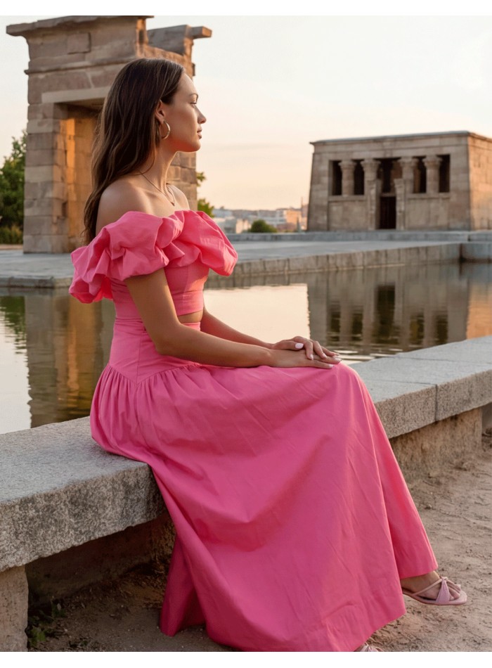 Élégante tenue d'invité avec jupon et jupe midi