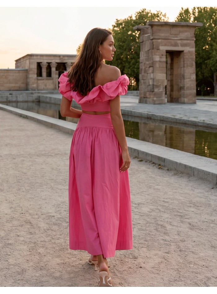 Élégante tenue d'invité avec jupon et jupe midi