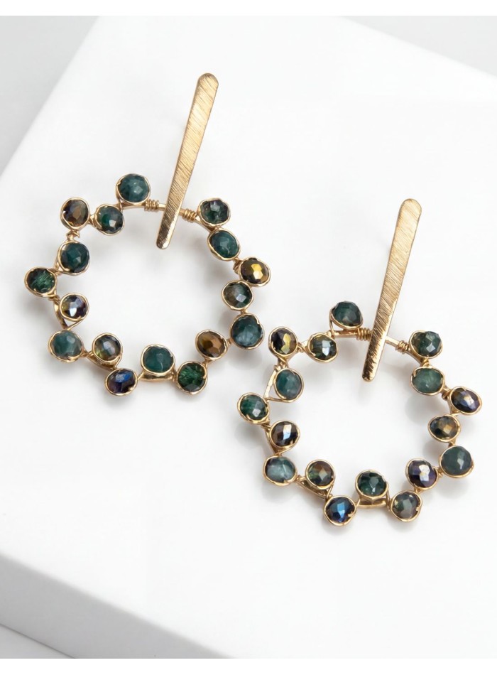 Pendientes dorados con piedras semipreciosas verdes