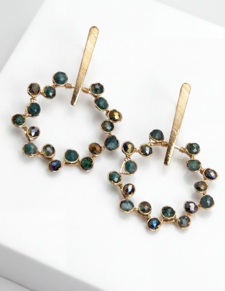 Pendientes dorados con piedras semipreciosas verdes
