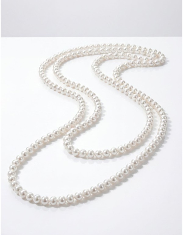 Double necklace of natural pearls in a delicate white tone