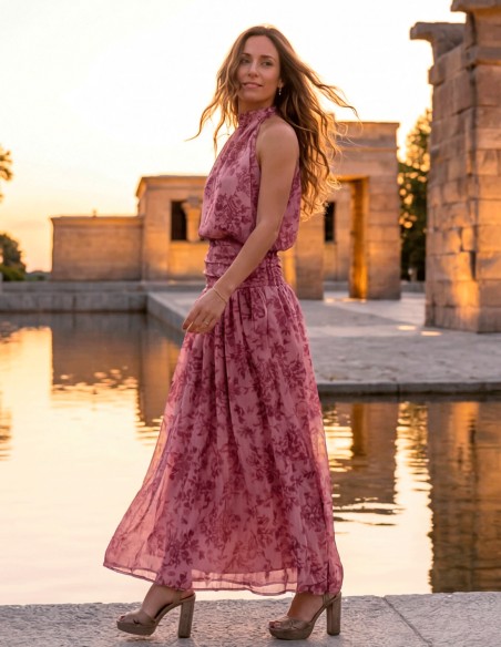 Printed halter guest ensemble: the romantic and flowing look for guests