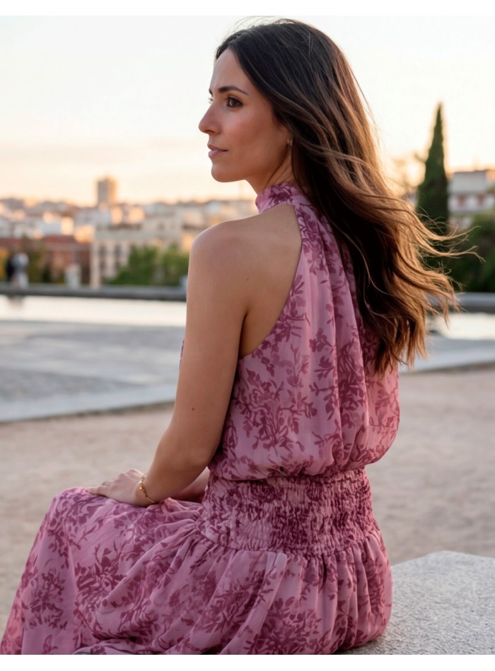 Tenue d'invitée avec dos nu et jupe longue...