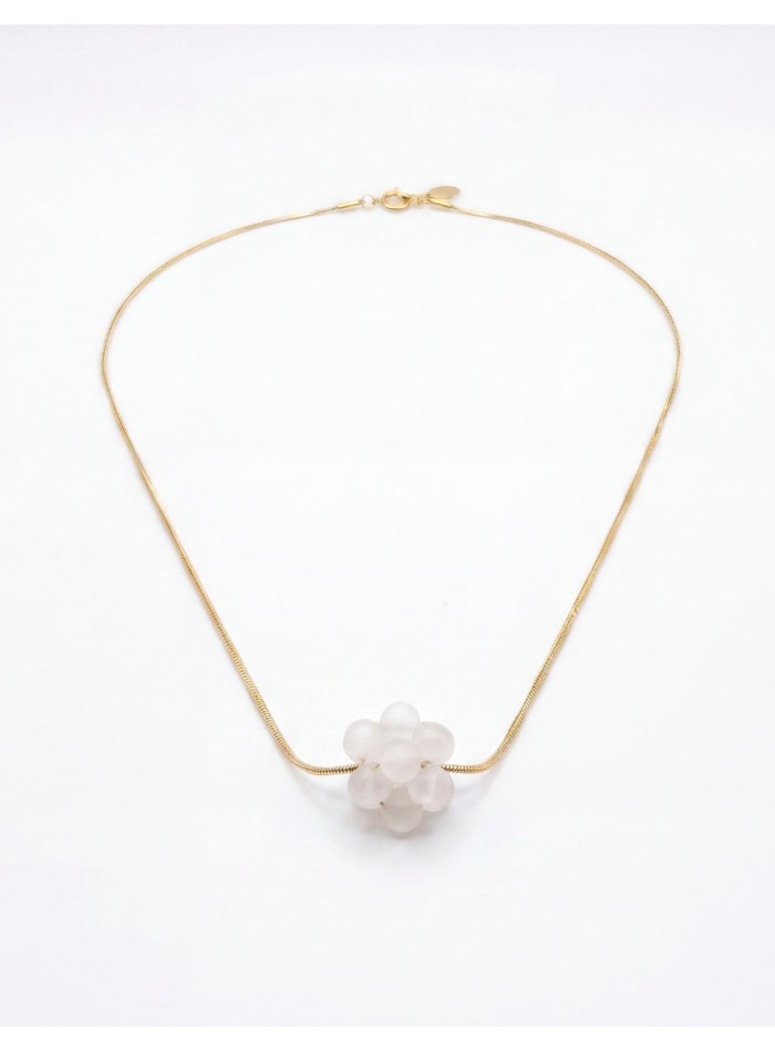 Colgante con fina cadena de acero con baño de oro y con cuarzo en blanco