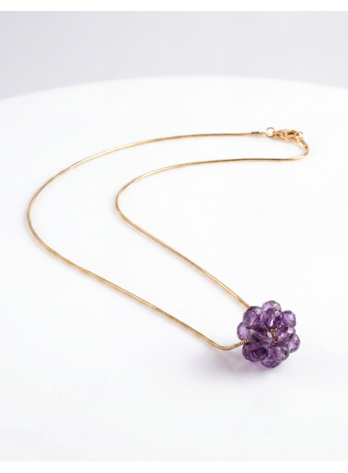 Colgante con fina cadena de acero con baño de oro y con amatista