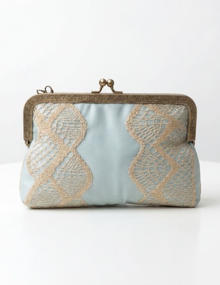 Bolso azul cielo con encaje de bolillos artesanal para invitada