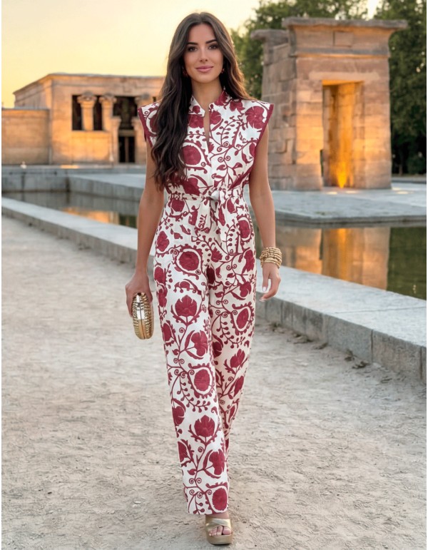 Wedding guest outfit with pants and printed top in wine tones 2
