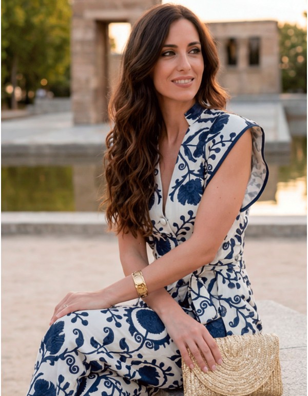 Navy blue pants and elegant printed top as a guest outfit