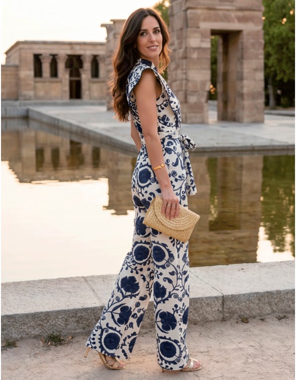 Navy blue pants and elegant printed top as a guest outfit 2