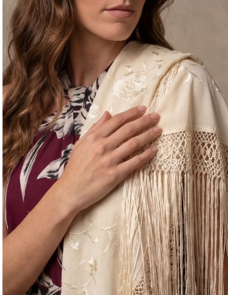Mantón de Manila beige bordado a mano con flecos artesanales