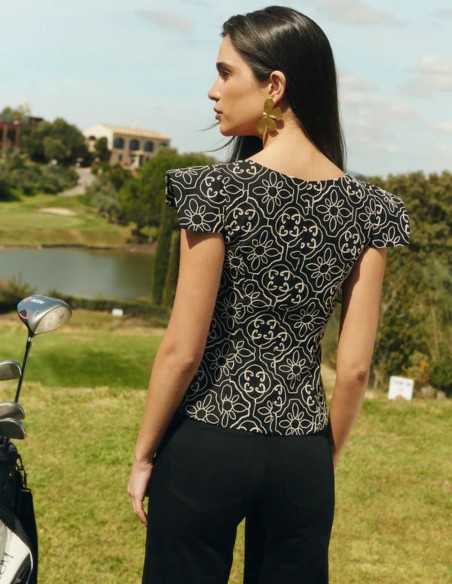Top à imprimé géométrique et floral en noir et écru