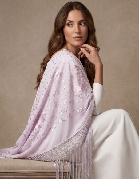 Mantón de Manila lila bordado a mano con flecos artesanales