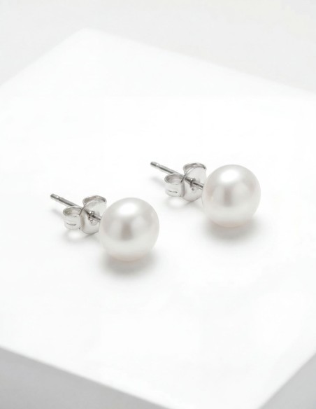 Petites boucles d'oreilles élégantes en perles blanches