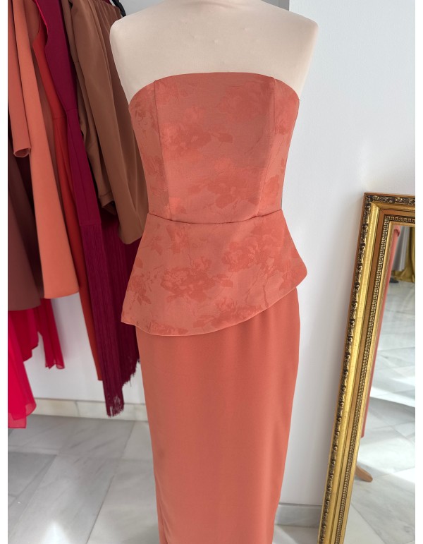 Ensemble deux pièces avec haut asymétrique et jupe midi