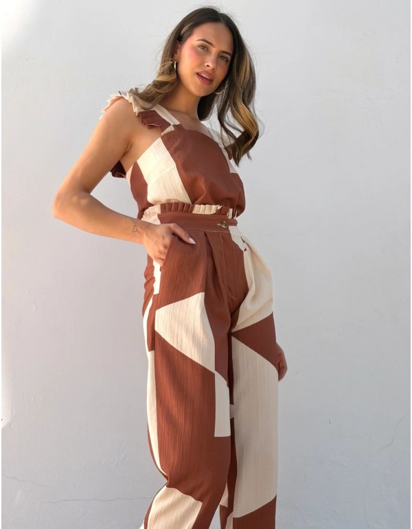 Ensemble imprimé dans les tons beige et marron composé...