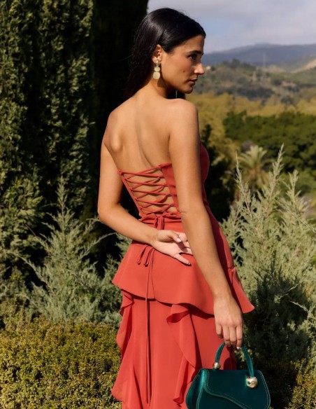 Robe longue à bretelles avec jupe en mousseline de soie et dos corseté