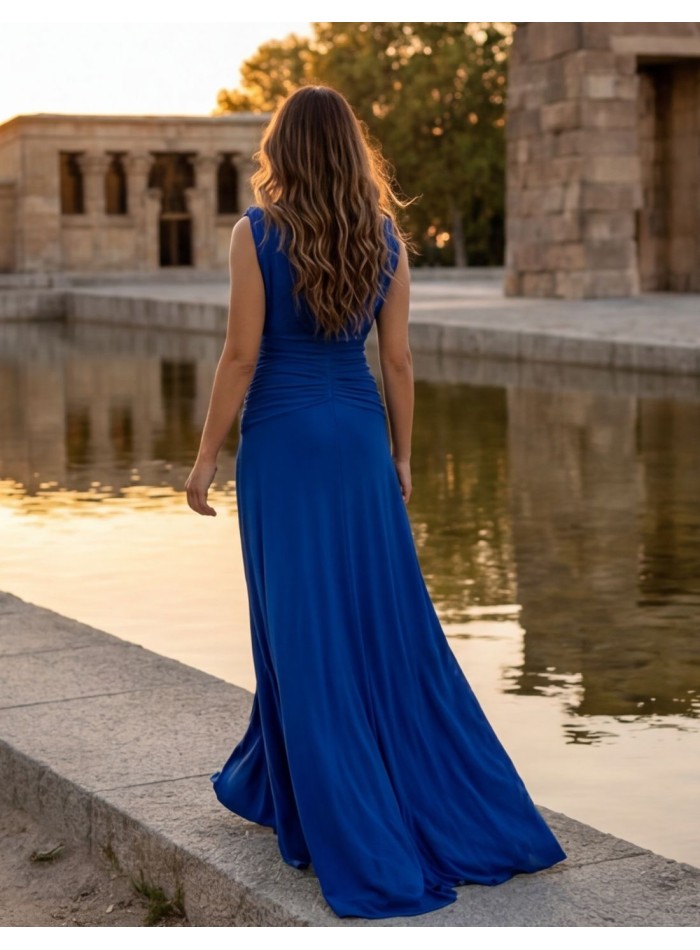 Robe longue bleu klein avec décolleté en V et...